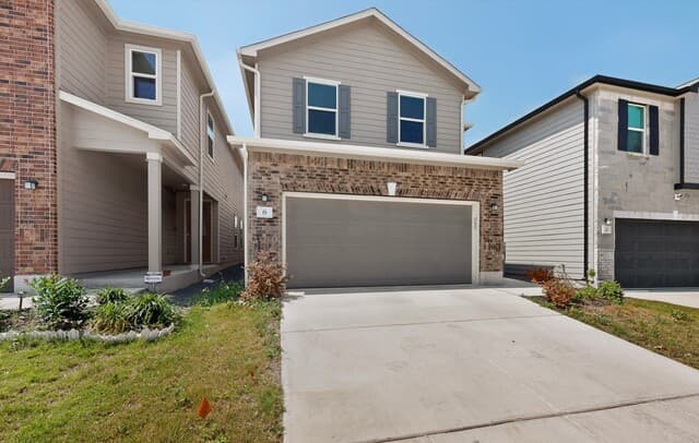 5-bedroom rental at 10643 W Military Dr Unit 6 in San Antonio, TX — photo 3