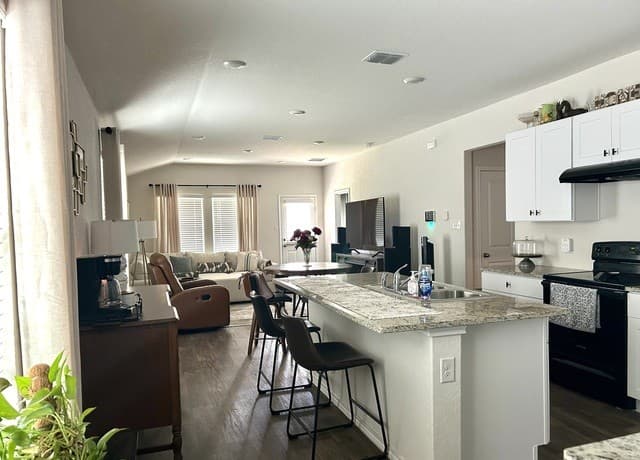 3-bedroom rental at 13407 Winemaker in San Antonio, TX — photo 2