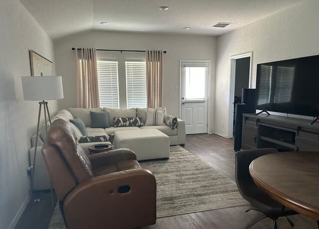 3-bedroom rental at 13407 Winemaker in San Antonio, TX — photo 4