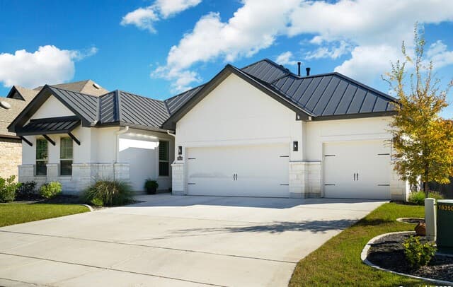 4-bedroom rental at 17618 Hillsedge in San Antonio, TX — photo 1