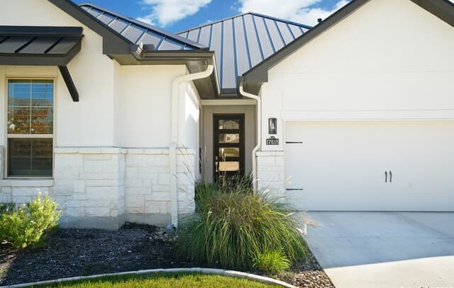4-bedroom rental at 17618 Hillsedge in San Antonio, TX — photo 4