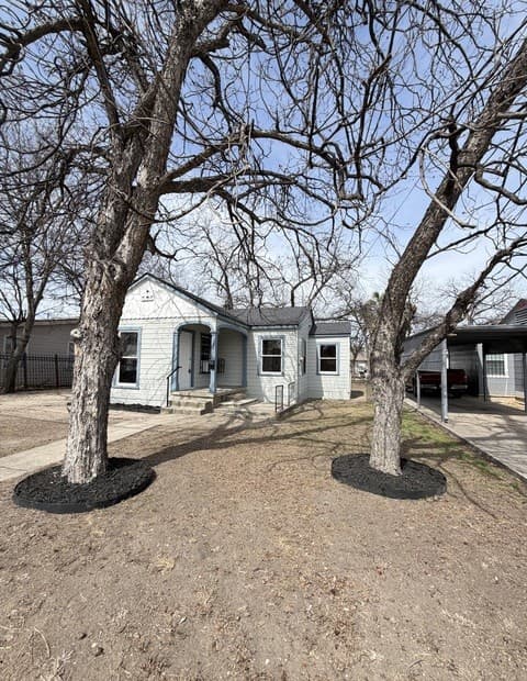 2-bedroom rental at 1351 W Theo in San Antonio, TX — photo 2