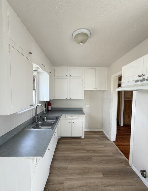2-bedroom rental at 1351 W Theo in San Antonio, TX — photo 5