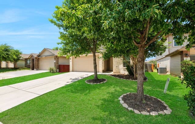 3-bedroom rental at 14037 Shivers CV in San Antonio, TX — photo 2