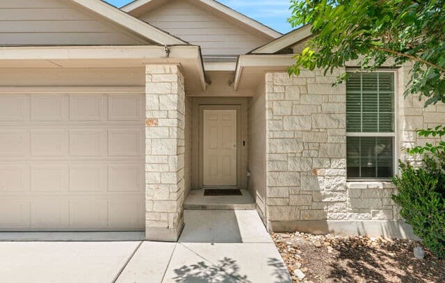 3-bedroom rental at 14037 Shivers CV in San Antonio, TX — photo 3