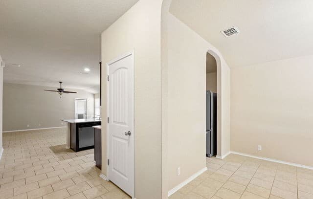 3-bedroom rental at 14037 Shivers CV in San Antonio, TX — photo 4