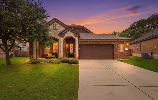 5-bedroom rental at 26203 Shady Acres in San Antonio, TX — photo 1