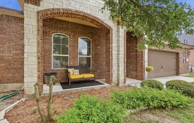 5-bedroom rental at 26203 Shady Acres in San Antonio, TX — photo 4