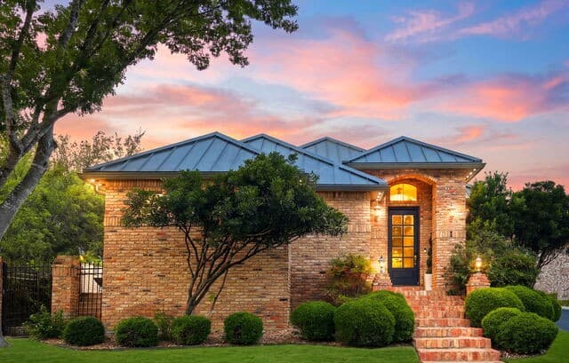 3-bedroom rental at 1 Somerset Arms in San Antonio, TX — photo 2
