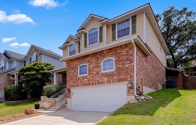 4-bedroom rental at 4943 Augusta Sq in San Antonio, TX — photo 3