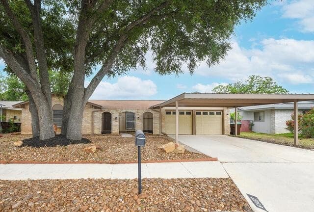 3-bedroom rental at 6907 Sunlight in Leon Valley, TX — photo 1