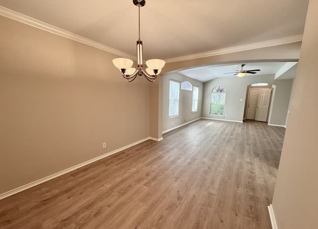 3-bedroom rental at 7707 Wexford Holw Unit 7707 in San Antonio, TX — photo 4