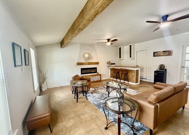 4-bedroom rental at 1103 Shadwell Dr in San Antonio, TX — photo 5
