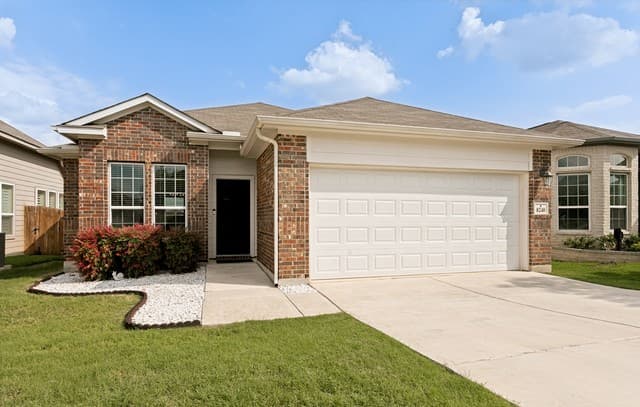 3-bedroom rental at 8240 Robin Gate in Selma, TX — photo 2