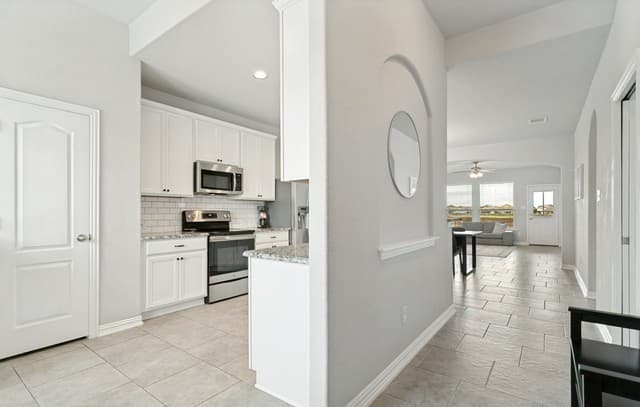 3-bedroom rental at 8240 Robin Gate in Selma, TX — photo 4