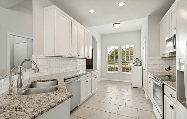 3-bedroom rental at 8240 Robin Gate in Selma, TX — photo 5