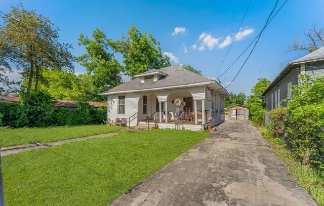 3-bedroom rental at 518 Willow St. in San Antonio, TX — photo 2