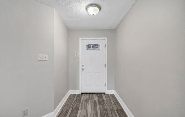 3-bedroom rental at 7927 Hilltop Crst in San Antonio, TX — photo 4