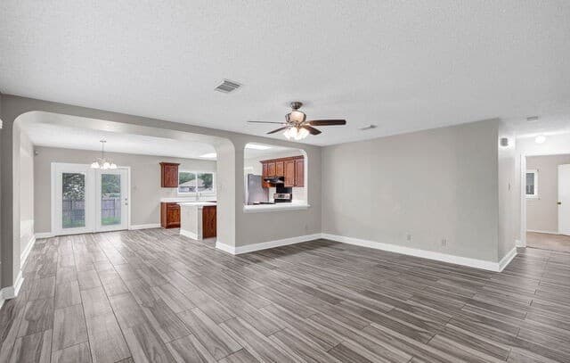 3-bedroom rental at 7927 Hilltop Crst in San Antonio, TX — photo 5