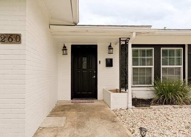4-bedroom rental at 260 Wyanoke Dr in San Antonio, TX — photo 3