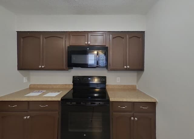 3-bedroom rental at 4911 Buckwheat in San Antonio, TX — photo 5