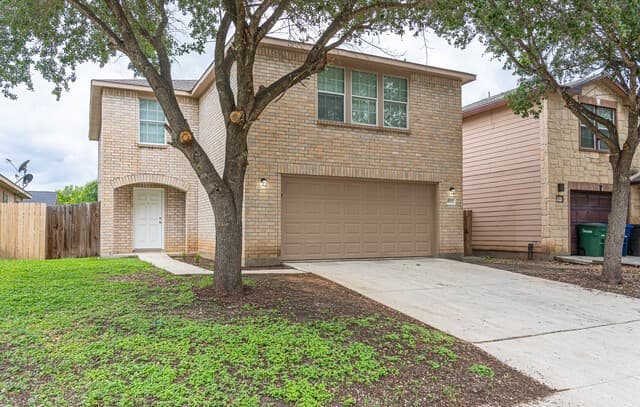 4-bedroom rental at 8915 Mission Meadow in San Antonio, TX — photo 2
