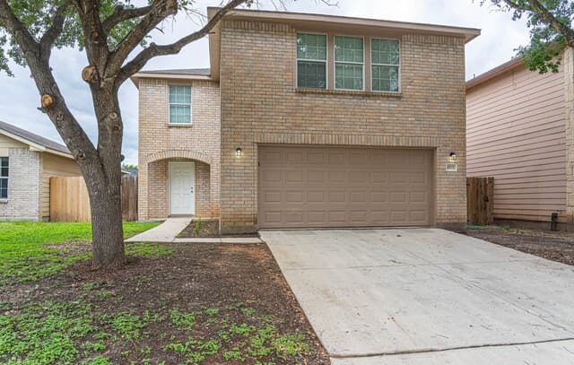 4-bedroom rental at 8915 Mission Meadow in San Antonio, TX — photo 3
