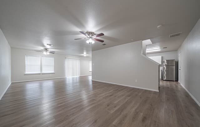 4-bedroom rental at 8915 Mission Meadow in San Antonio, TX — photo 4
