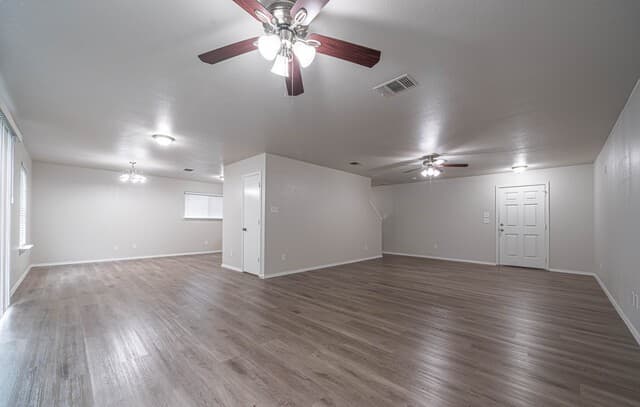 4-bedroom rental at 8915 Mission Meadow in San Antonio, TX — photo 5