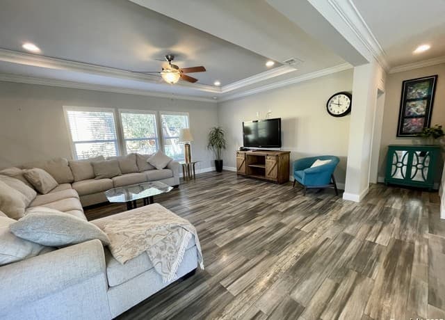 3-bedroom rental at 203 Ranch Dr in Bandera, TX — photo 3