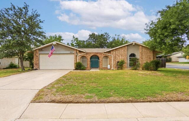 3-bedroom rental at 9603 Bay Vw in San Antonio, TX — photo 1
