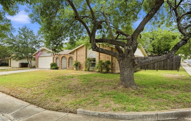 3-bedroom rental at 9603 Bay Vw in San Antonio, TX — photo 3