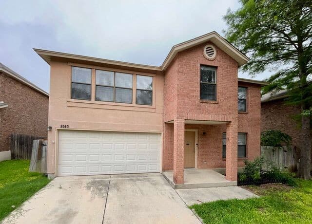 3-bedroom rental at 8143 Chestnut Manor Dr in Converse, TX — photo 2