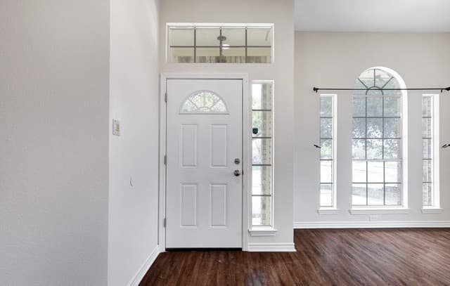 4-bedroom rental at 4903 Lakebend East Dr in San Antonio, TX — photo 5