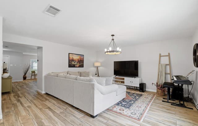 3-bedroom rental at 7234 Autumn Park in San Antonio, TX — photo 5