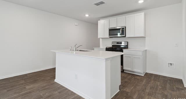 4-bedroom rental at 4234 Common Sage in Von Ormy, TX — photo 5