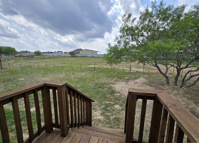 4-bedroom rental at 166 County Road 324 in Adkins, TX — photo 2