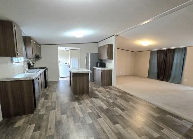 4-bedroom rental at 166 County Road 324 in Adkins, TX — photo 3