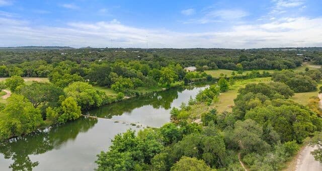 2-bedroom rental at 701 River Rd in Blanco, TX — photo 2