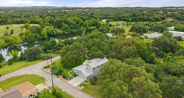 2-bedroom rental at 701 River Rd in Blanco, TX — photo 3