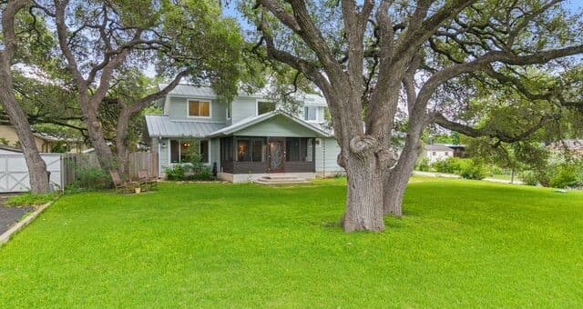 2-bedroom rental at 701 River Rd in Blanco, TX — photo 4