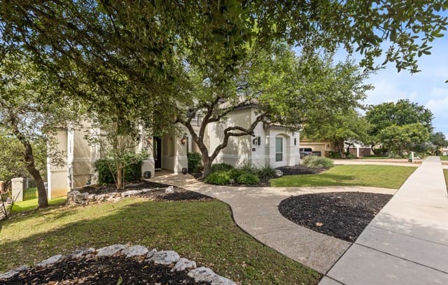 5-bedroom rental at 623 Sentry Hl in San Antonio, TX — photo 1