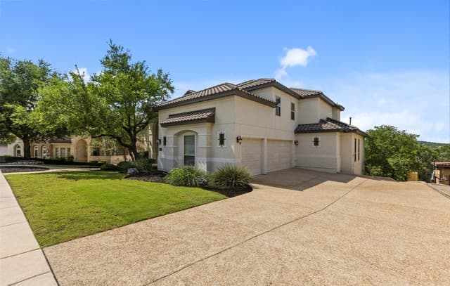 5-bedroom rental at 623 Sentry Hl in San Antonio, TX — photo 2