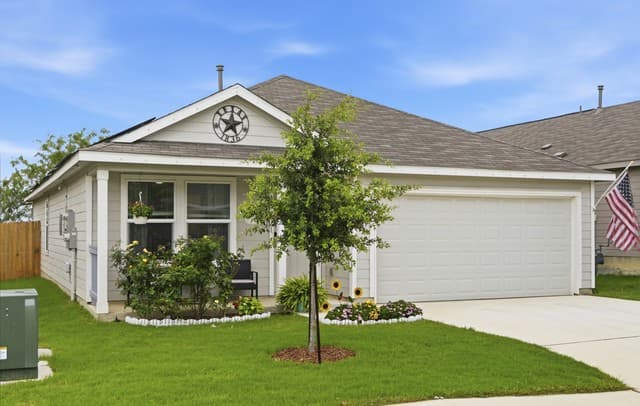 3-bedroom rental at 4714 Southton Bed in San Antonio, TX — photo 2