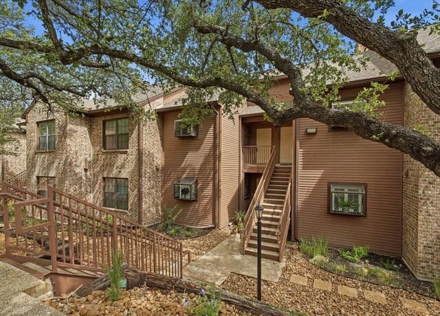 2-bedroom rental at 10955 Wurzbach Road Unit 1008 in San Antonio, TX — photo 2