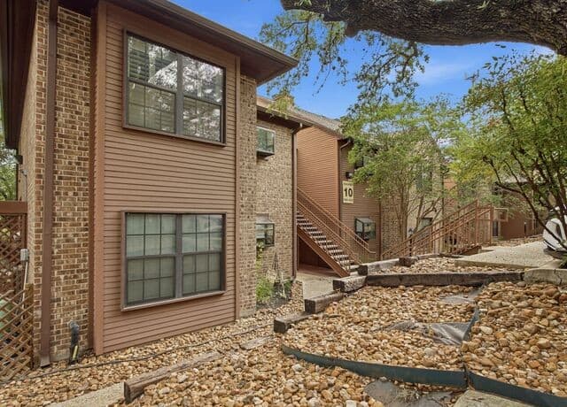 2-bedroom rental at 10955 Wurzbach Road Unit 1008 in San Antonio, TX — photo 3