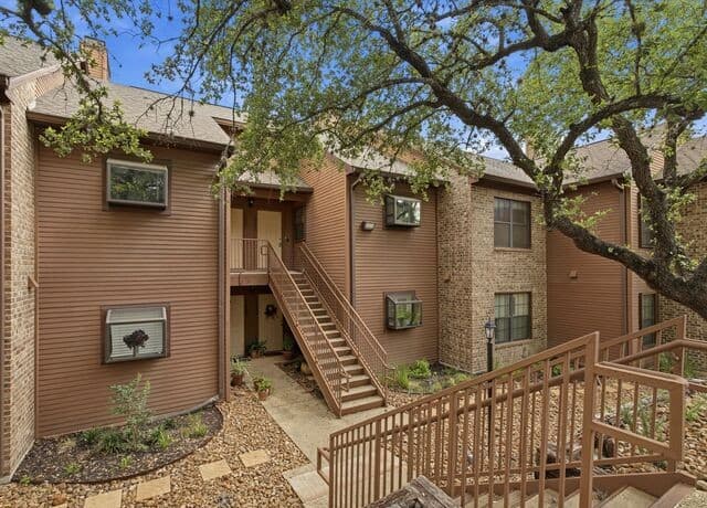 2-bedroom rental at 10955 Wurzbach Road Unit 1008 in San Antonio, TX — photo 4