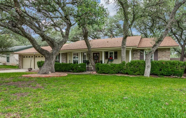 3-bedroom rental at 2127 Oak Wild St in San Antonio, TX — photo 2
