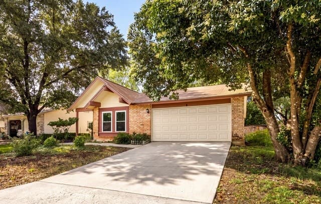 3-bedroom rental at 9446 Valley Rdg in San Antonio, TX — photo 2