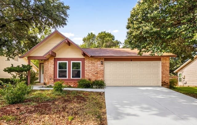 3-bedroom rental at 9446 Valley Rdg in San Antonio, TX — photo 3